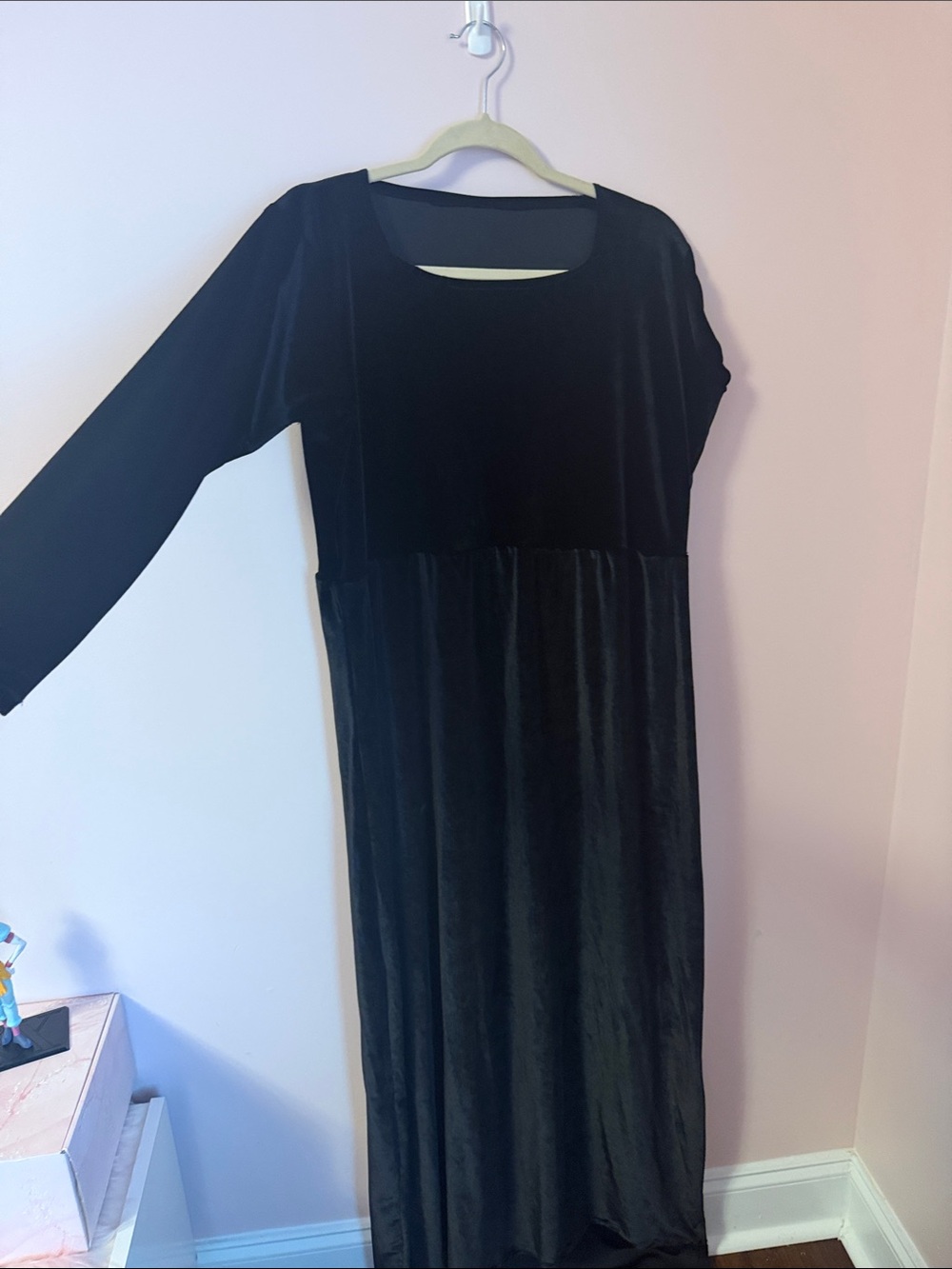 Long Black Velvet Women’s Dress